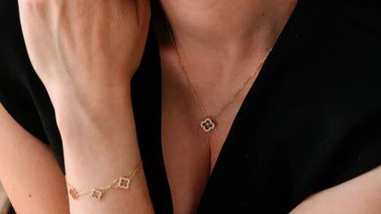 zlatý náhrdelník a náramek