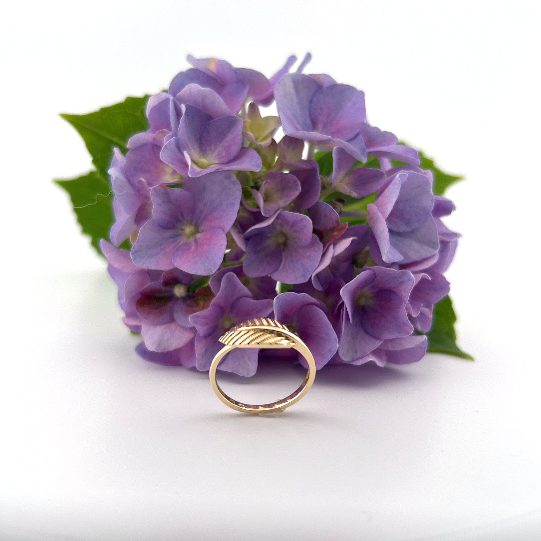 Zlatý prsten FOLIA od značky CREYO – elegantní přírodní motiv listu v lesklém provedení 3